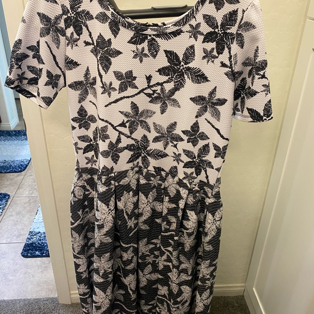 12 LulaRoe Amelia Large size.